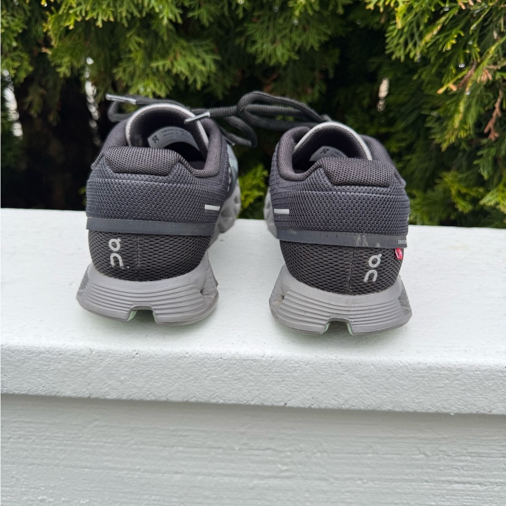 On Cloud 5 Women’s Running Shoes - Magnet/Aloe - Size 6.5 - Picture 3 of 8
